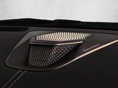 Used 2025 Aston Martin Vanquish RWD image 26
