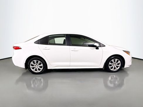Used 2025 Toyota Corolla LE FWD image 11