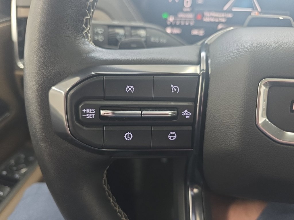 Used 2025 GMC Yukon Denali Ultimate AWD/4WD image 49
