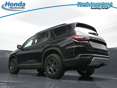 Used 2025 Honda Pilot TrailSport image 40
