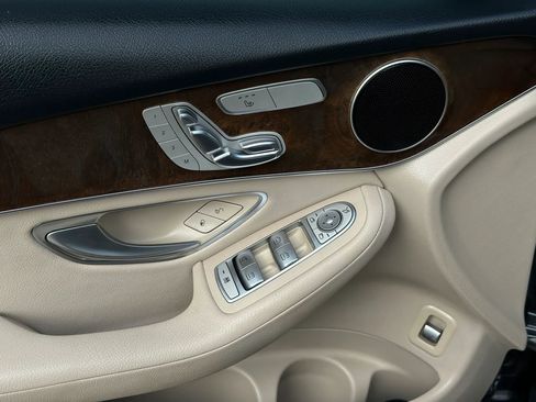 Used 2017 Mercedes-Benz GLC 300 w/ Premium 1 Package image 11