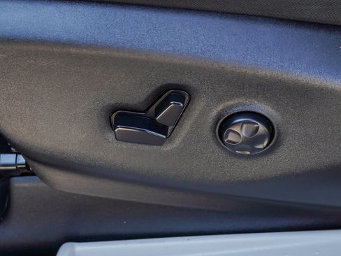 Used 2018 Chrysler Pacifica Touring-L FWD image 18