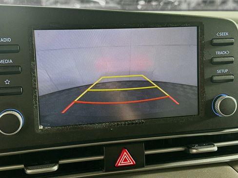 Used 2021 Hyundai Elantra SE image 22