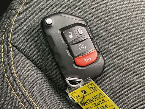 Used 2025 Jeep Wrangler Sahara AWD/4WD image 28