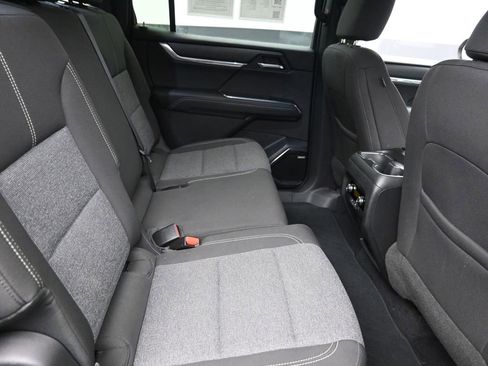 Used 2025 GMC Acadia Elevation AWD/4WD image 8
