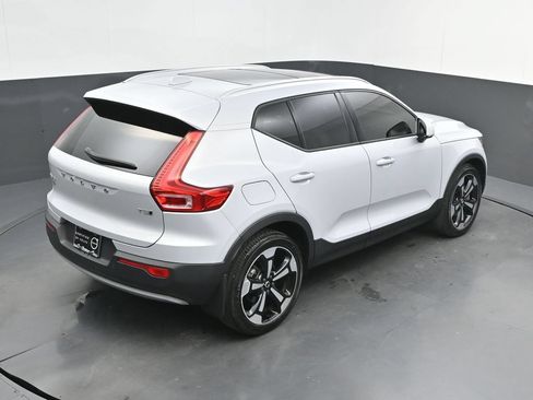 Certified 2022 Volvo XC40 T5 Momentum w/ Premium Package AWD/4WD image 26