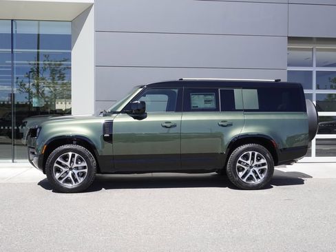 New 2026 Land Rover Defender 130 X-Dynamic SE AWD/4WD image 8