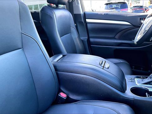 Used 2019 Toyota Highlander XLE image 8