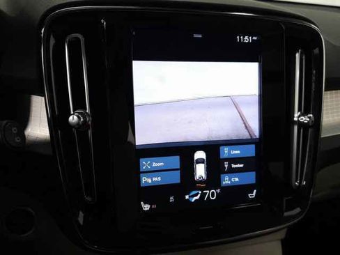 Used 2021 Volvo XC40 T5 Momentum image 25
