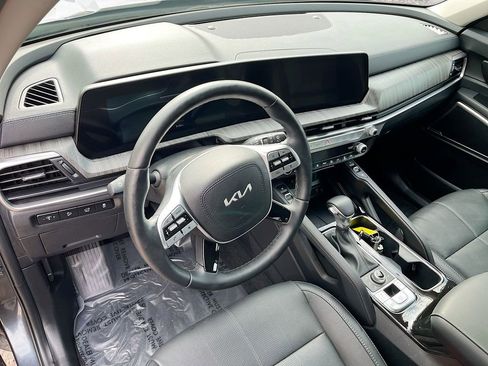 Used 2024 Kia Telluride EX image 9