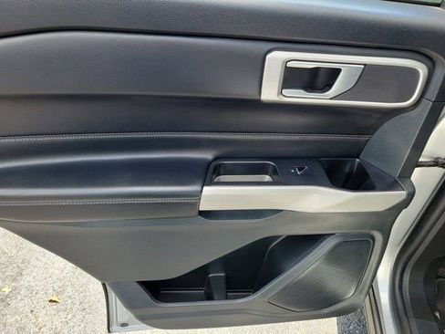 Certified 2023 Ford Explorer XLT RWD image 13