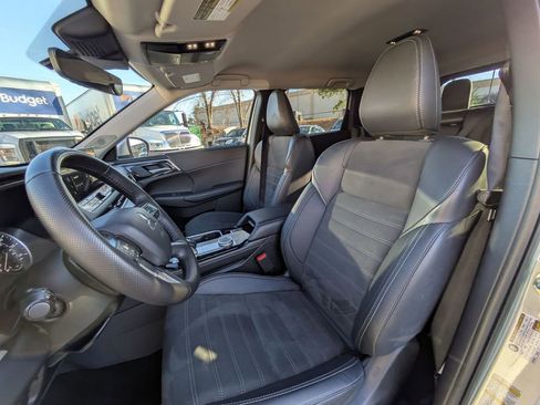 Used 2025 Mitsubishi Outlander SE image 22