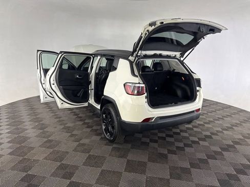Used 2018 Jeep Compass Latitude w/ Popular Equipment Group AWD/4WD image 16