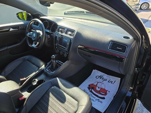 Used 2017 Volkswagen Jetta GLI FWD image 13