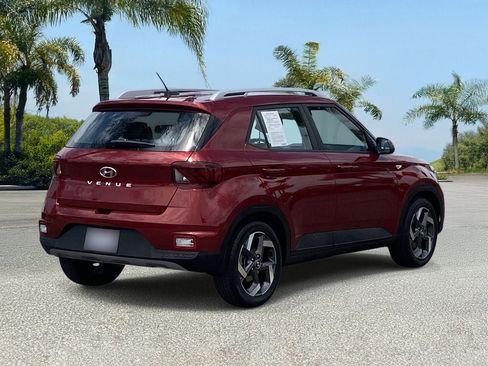 Used 2023 Hyundai Venue Limited FWD image 5