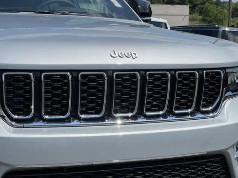 Used 2025 Jeep Grand Cherokee Limited AWD/4WD image 44