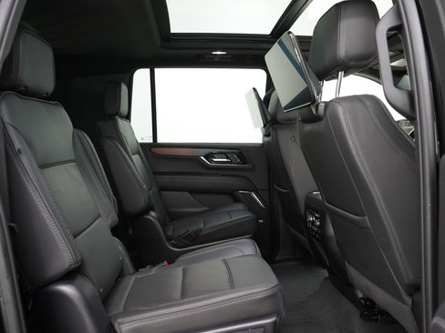 Used 2025 GMC Yukon XL Denali w/ Denali Reserve Package AWD/4WD image 13