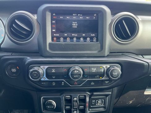Used 2021 Jeep Wrangler Unlimited Sport AWD/4WD image 13