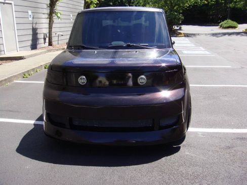 Used 2005 Scion xB FWD image 3