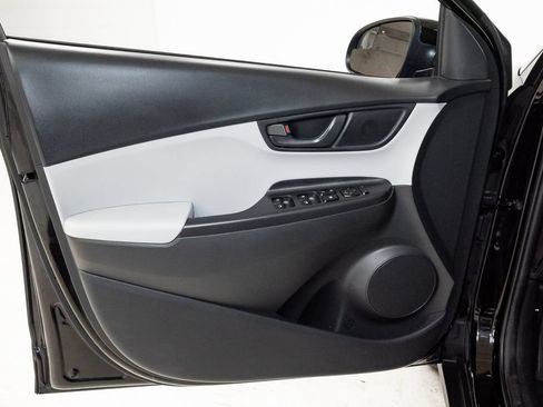 Used 2022 Hyundai Kona SE AWD/4WD image 9