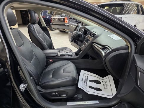 Used 2018 Ford Fusion Titanium FWD image 19