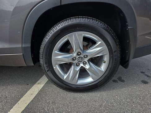 Used 2018 Toyota Highlander Limited image 36