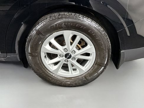 Used 2023 Kia Carnival LX FWD image 35