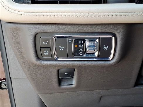 Used 2023 Lincoln Nautilus AWD image 14