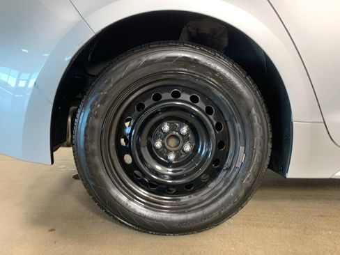 Used 2022 Toyota Corolla LE image 36