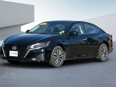 Used 2023 Nissan Altima 2.5 SV image 8