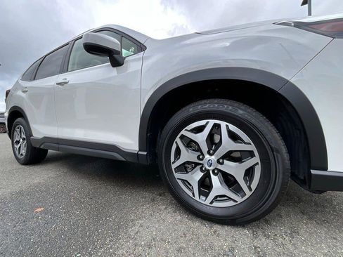 Certified 2024 Subaru Forester Premium image 10