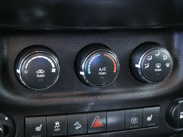 Used 2017 Jeep Wrangler Unlimited Sahara AWD/4WD image 30