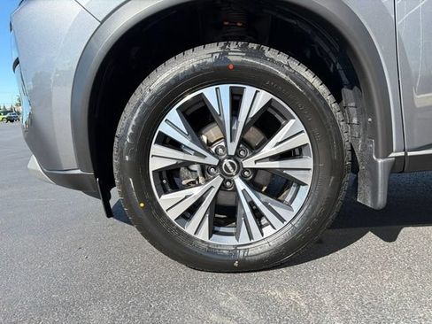 Used 2023 Nissan Rogue SV AWD/4WD image 10