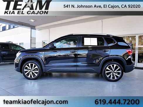 Used 2024 Volkswagen Taos SE image 6