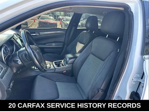 Used 2018 Chrysler 300 Touring w/ Chrome Appearance Package RWD image 14