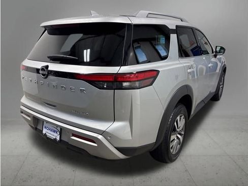Used 2025 Nissan Pathfinder SL AWD/4WD image 5