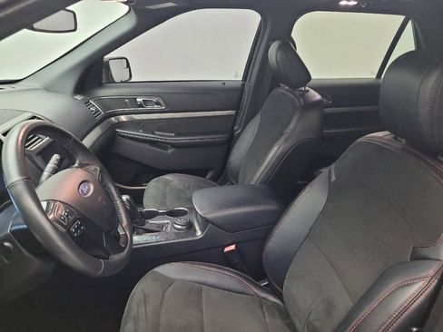 Used 2018 Ford Explorer XLT w/ Equipment Group 202A AWD/4WD image 17