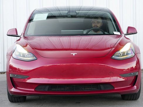 Used 2022 Tesla Model 3 Standard Range image 7