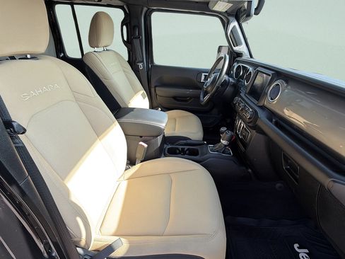 Used 2021 Jeep Wrangler Unlimited Sahara AWD/4WD image 9