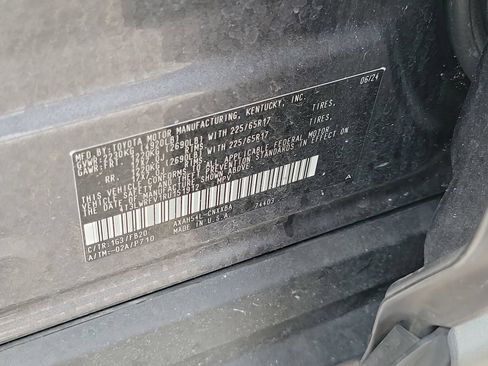 Used 2024 Toyota RAV4 LE AWD/4WD image 32