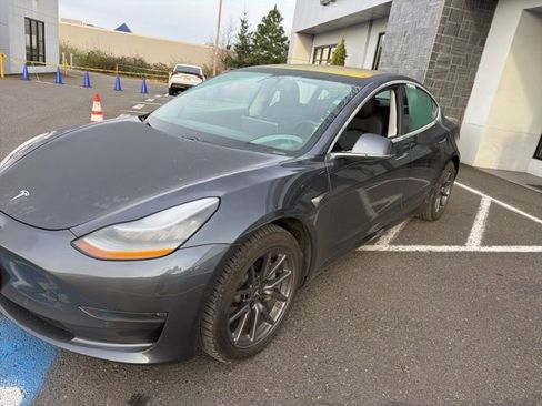 Used 2018 Tesla Model 3 image 3