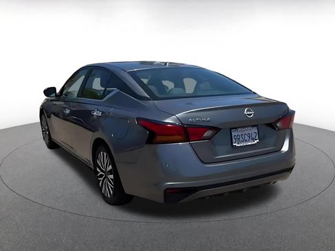 Used 2025 Nissan Altima 2.5 SV FWD image 10