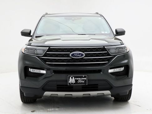Used 2022 Ford Explorer XLT w/ Equipment Group 202A image 4