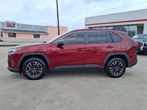 Used 2019 Toyota RAV4 LE image 2