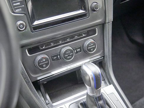 Used 2015 Volkswagen e-Golf Limited Edition image 17