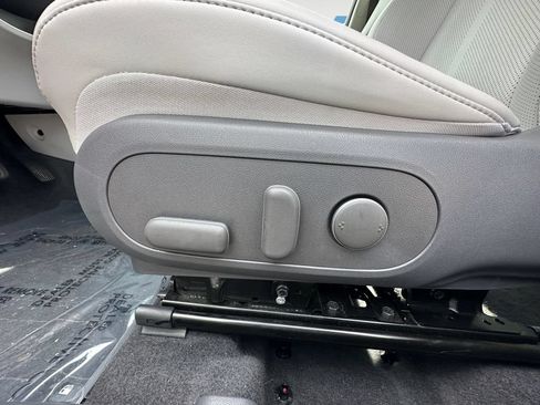 Used 2024 Hyundai Kona Limited FWD image 16