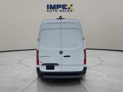Used 2024 Mercedes-Benz eSprinter 170 Cargo image 4