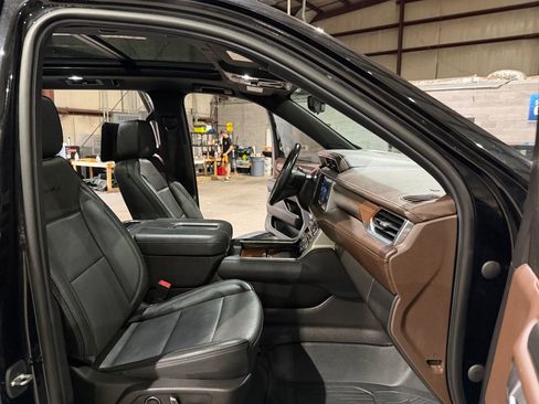 Used 2021 GMC Yukon XL Denali w/ Denali Ultimate Package AWD/4WD image 26