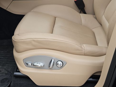 Certified 2026 Porsche Macan AWD/4WD image 23