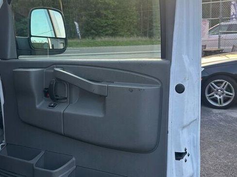 Used 2017 Chevrolet Express 2500 image 17